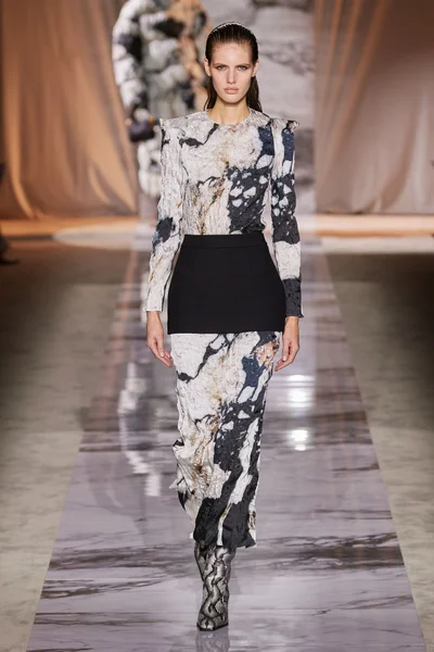 Look 1
